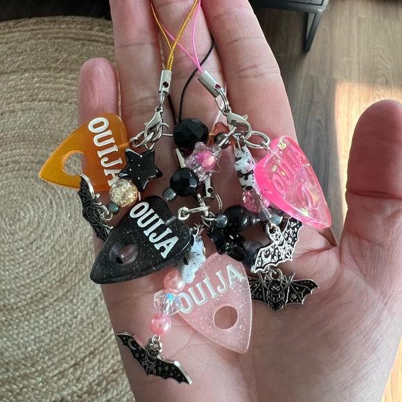 Ouija keychain handmade  planchette with spider charm - Picture 6 of 6